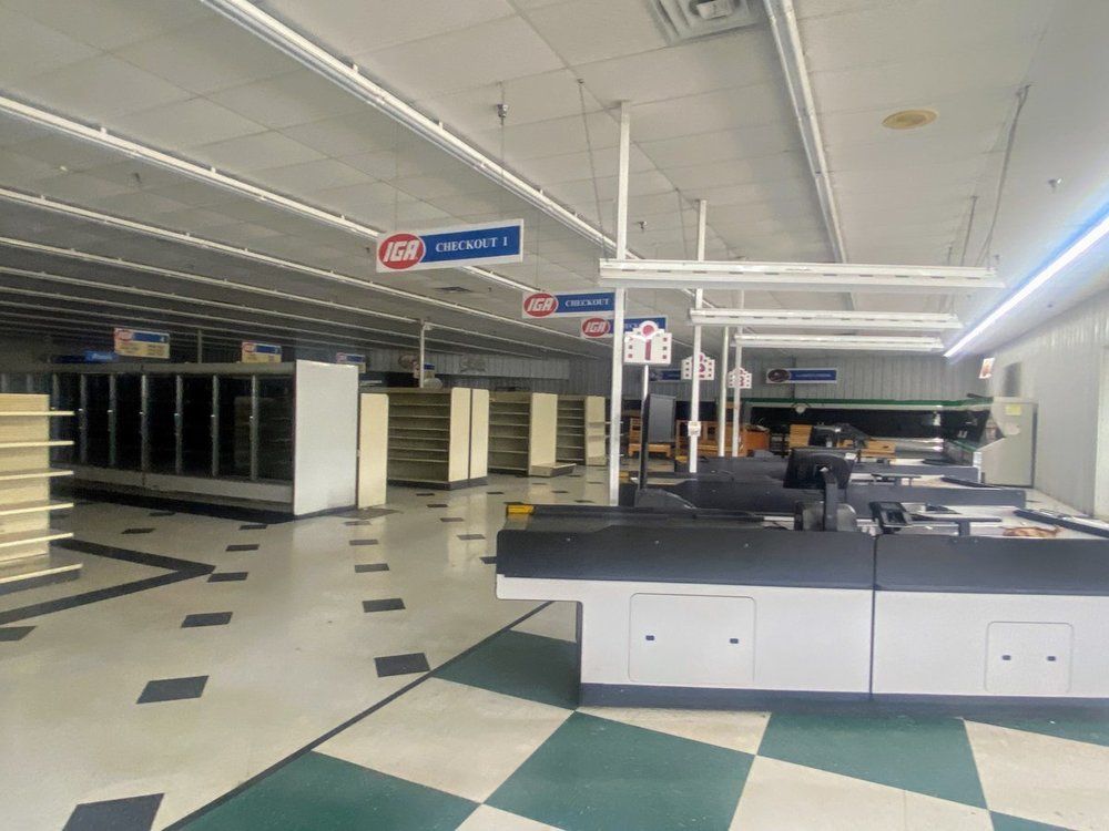 Former IGA Grocery Store : 6071 US --411 , Benton, TN 37307